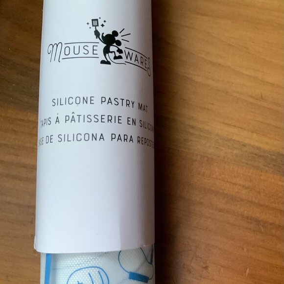 MICKEY MOUSE SILICONE PASTRY MAT - MOUSEWARES - Picture 3 of 8